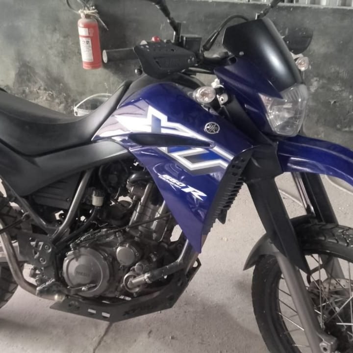 Moto com pintura azul