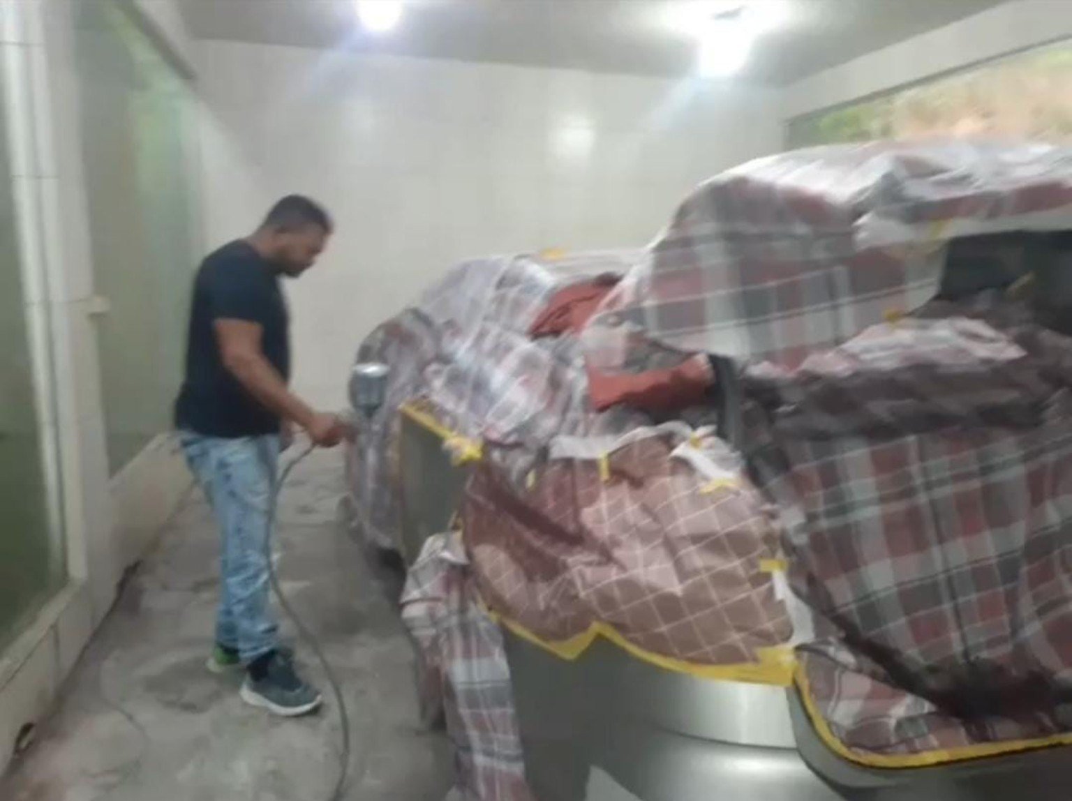 Carro isolado para aplicação de pintura automotiva